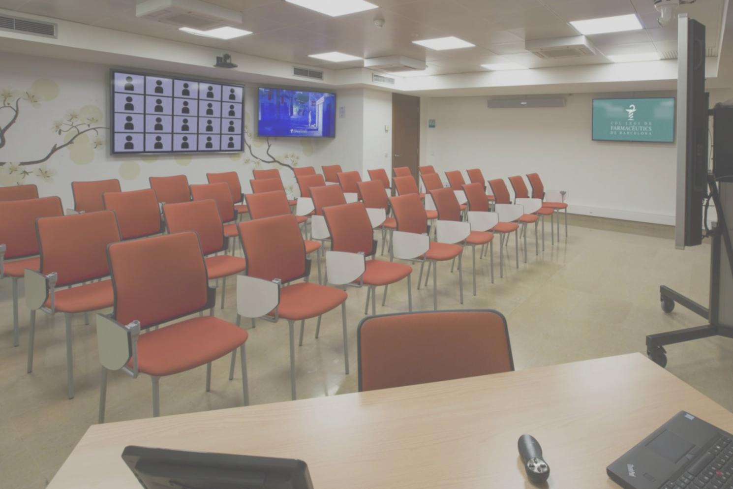 Equipo de melvarinostae trabajando colaborativamente en proyectos financieros